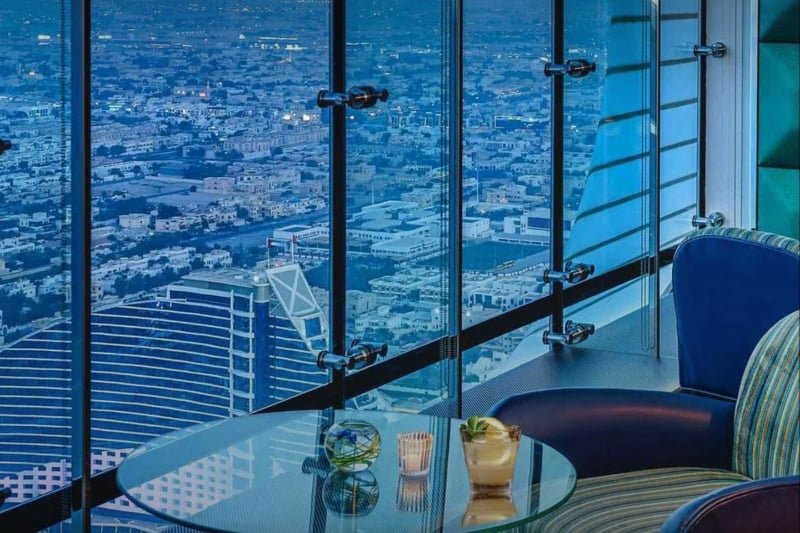 Skyview Lounge: