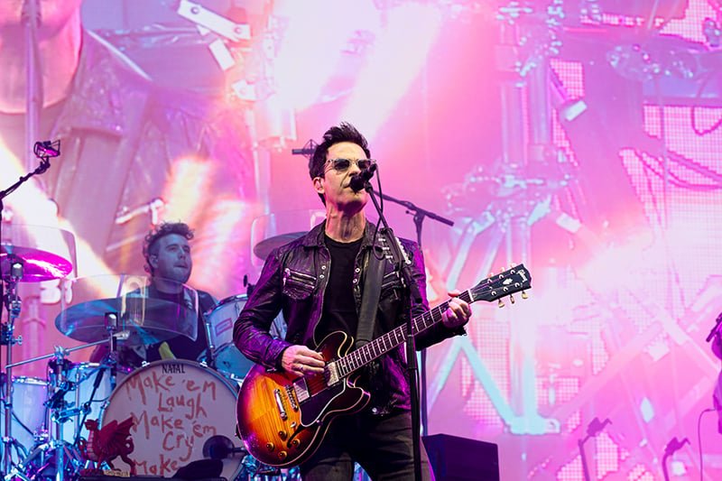 Rock out at a Stereophonics gig